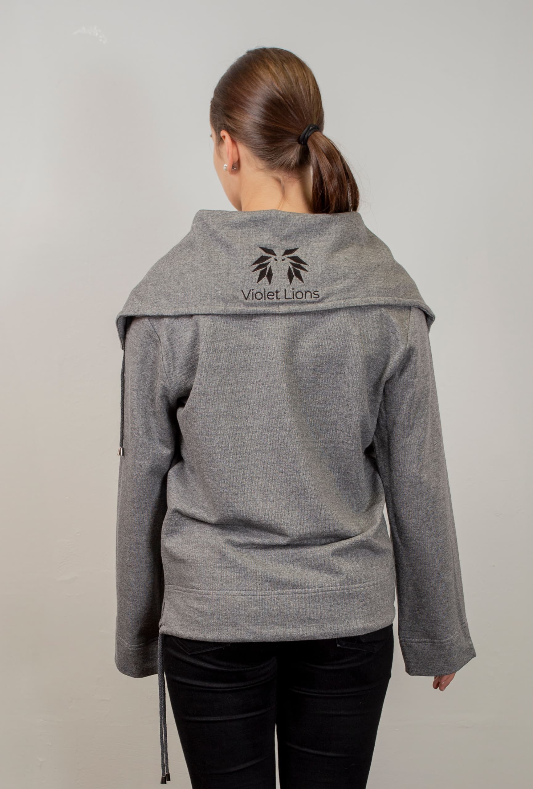 wide-collar-back-dark-1